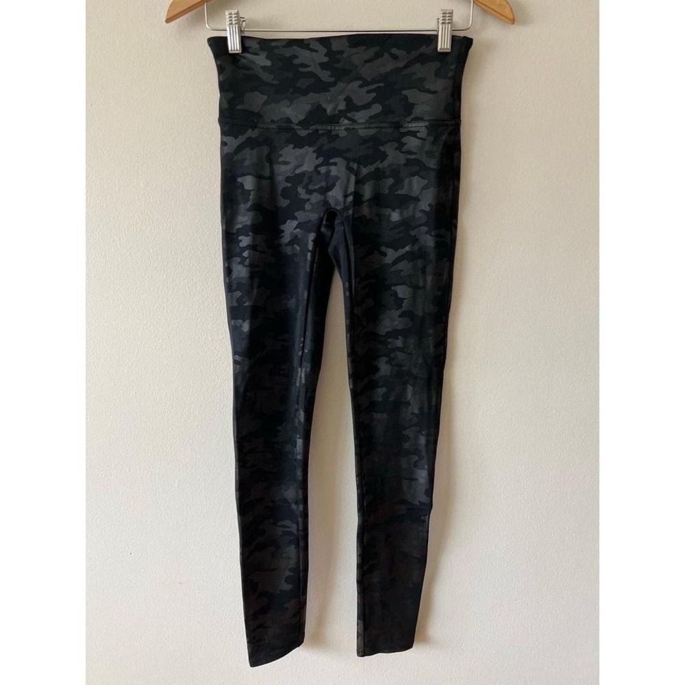 Spanx Faux Leather Camo Leggings Medium
